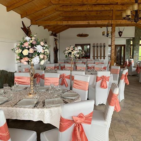 Alex & Maria Hotell Cărpinişu Eksteriør bilde