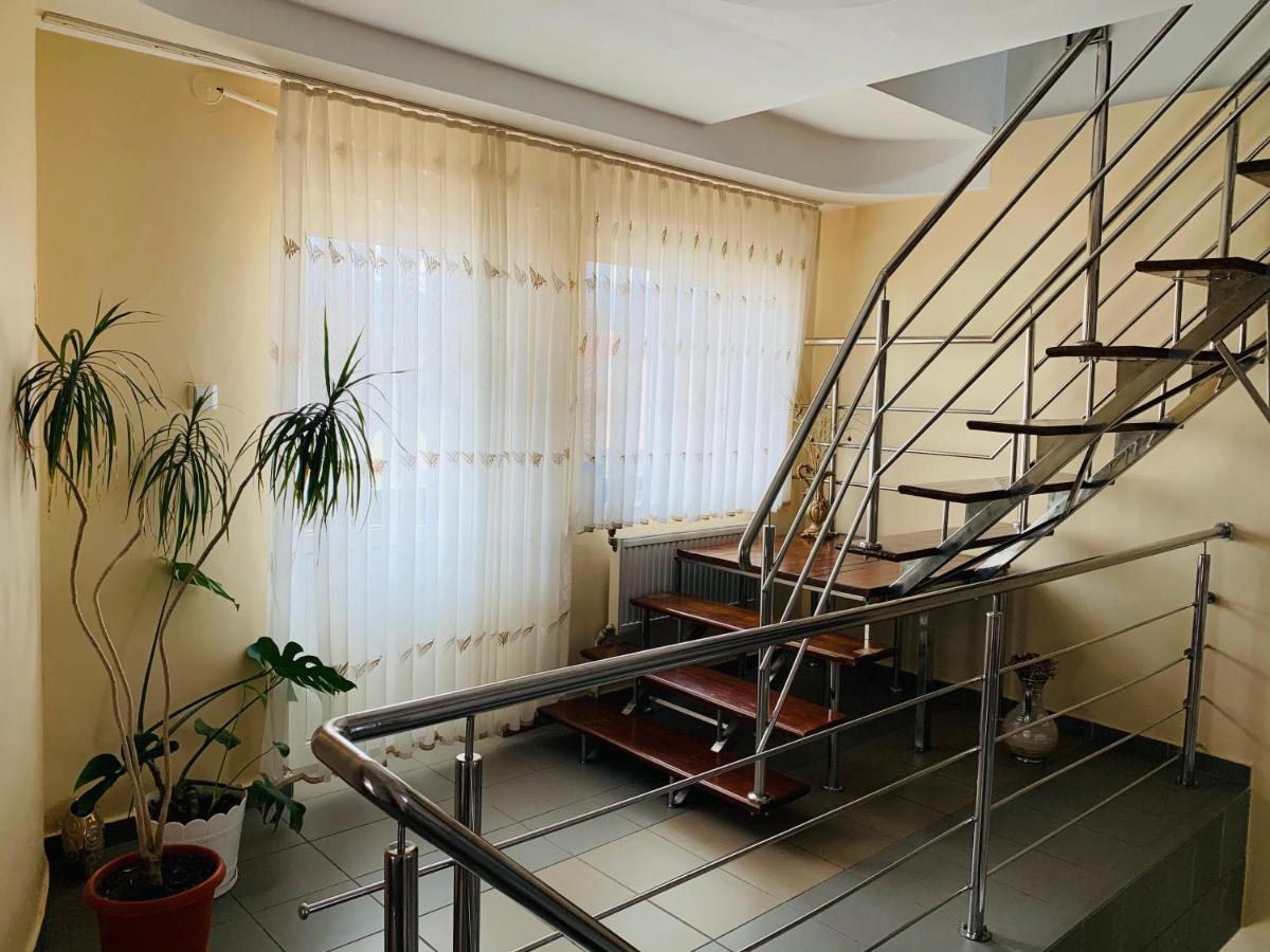 Alex & Maria Hotell Cărpinişu Eksteriør bilde