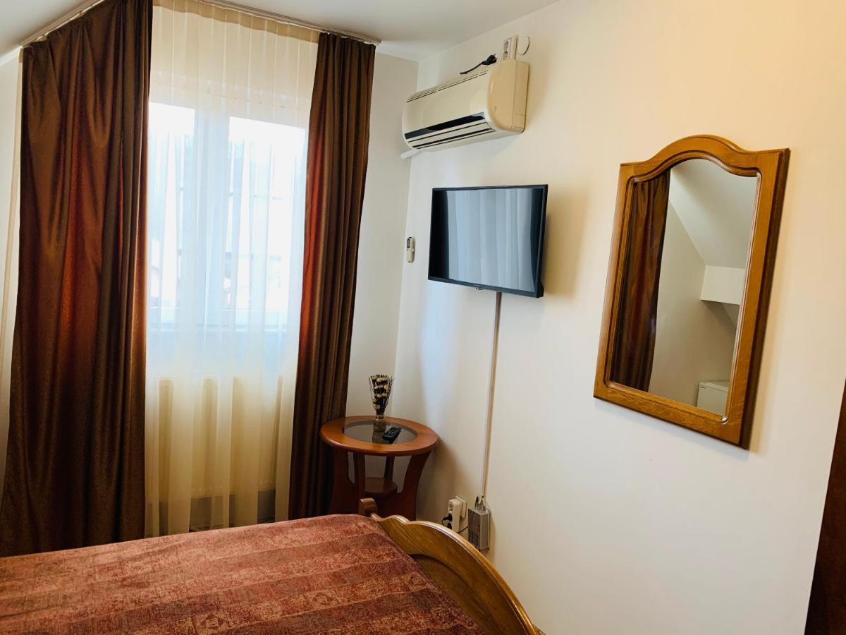 Alex & Maria Hotell Cărpinişu Eksteriør bilde