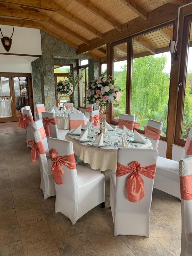 Alex & Maria Hotell Cărpinişu Eksteriør bilde